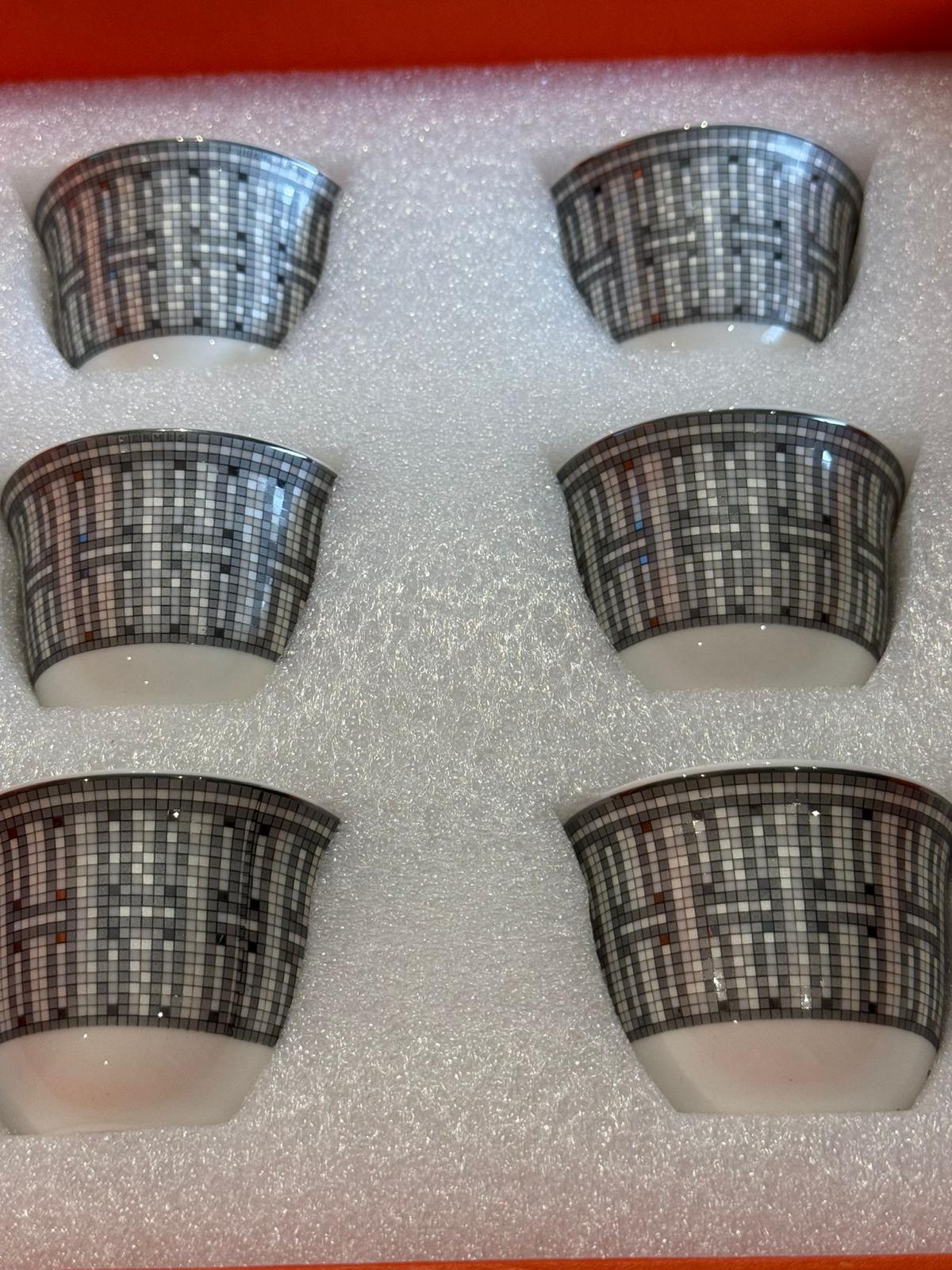 فناجين قهوة عربية أنيقة